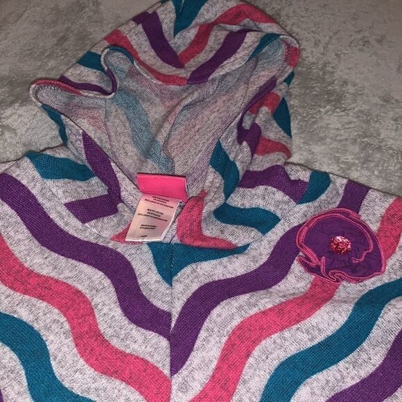 Poncho    - Picture 2 of 8